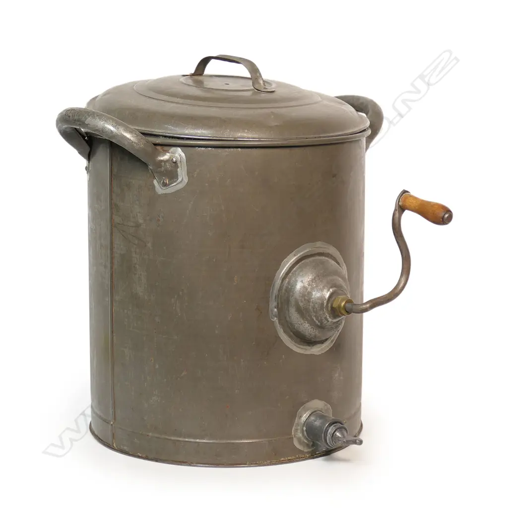 A 1920's General Steel Wares tin cylinder butter churn, Image 1++