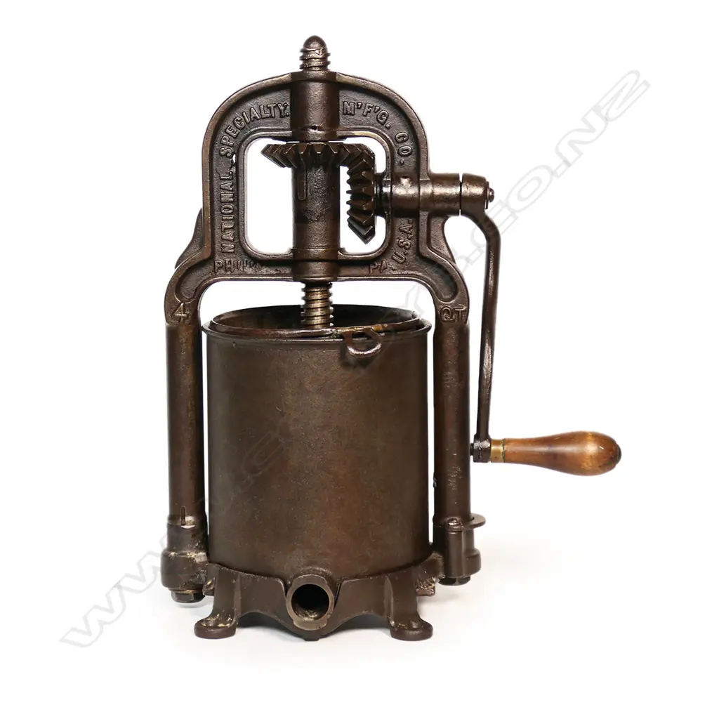 A 19thC cast iron and tin fruit press, Image 1++