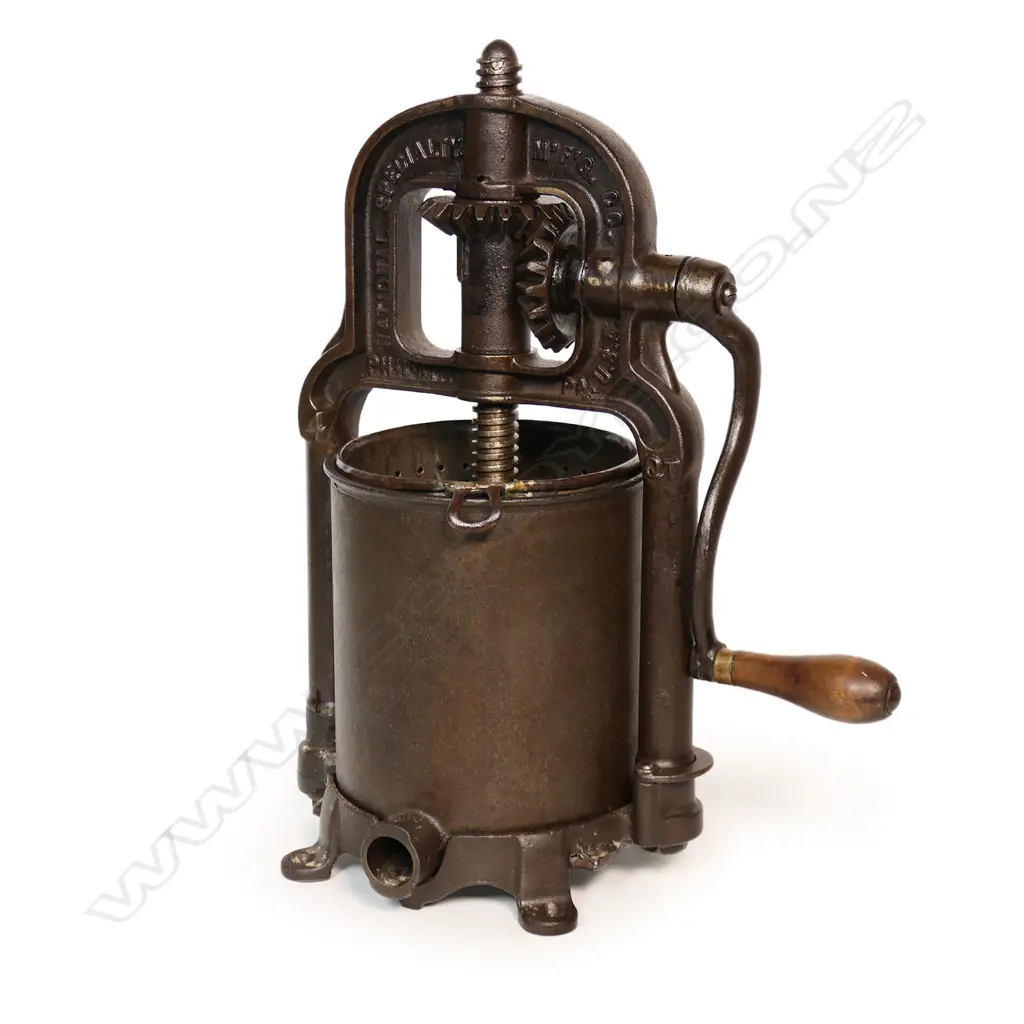 A 19thC cast iron and tin fruit press, Image 1++