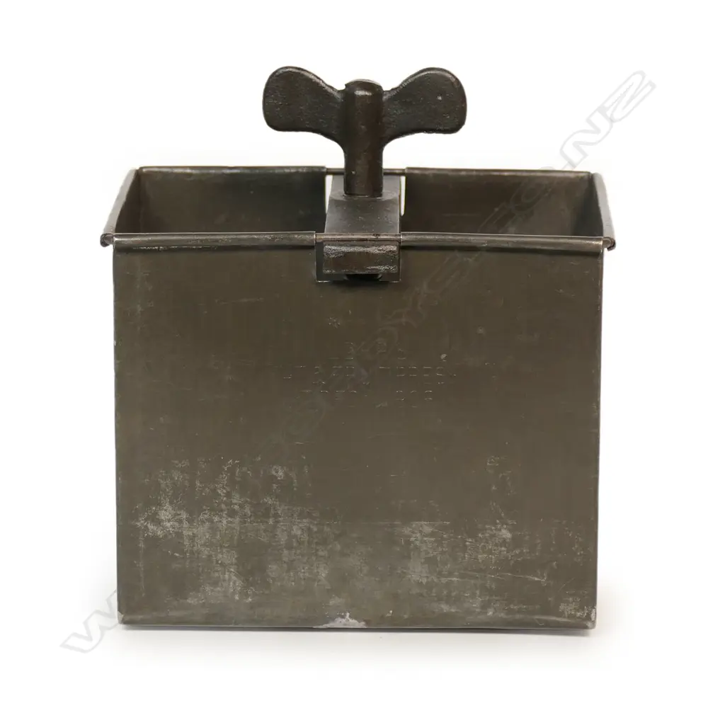 Lot 21 # A 1906 'Wilders' tin fruit press Image 1++