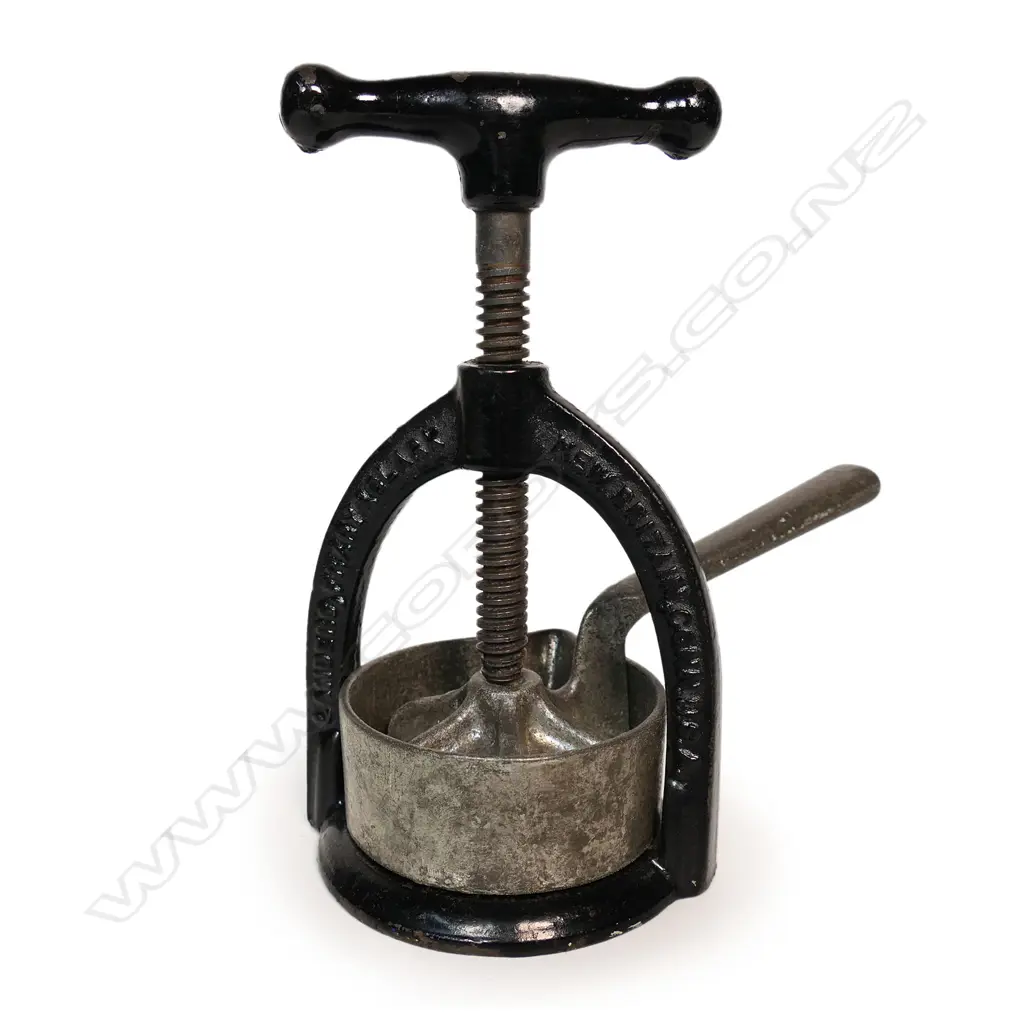 An 1884 Landers Frary & Clark USA meat and juice juice press, Image 1++