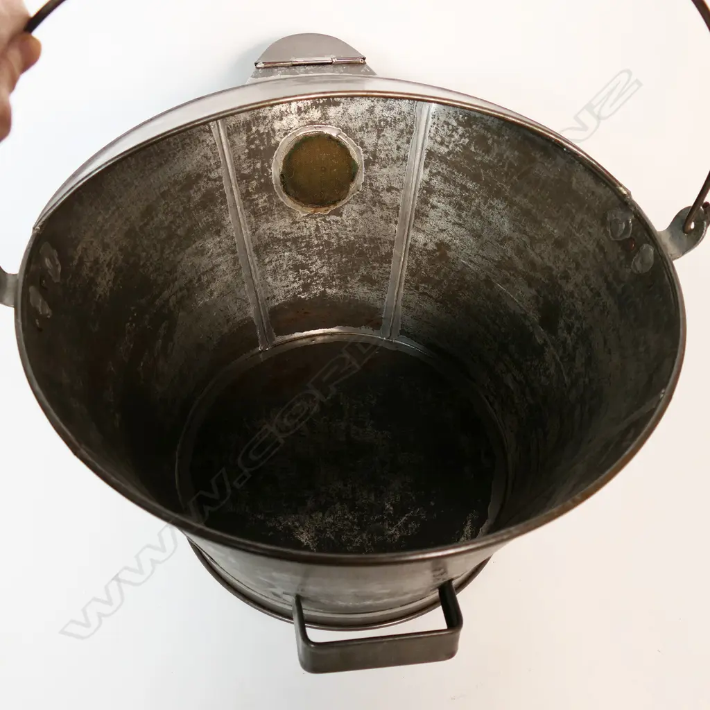 A large squat c.1900 Kreamer 16 milk bucket, Image 1++