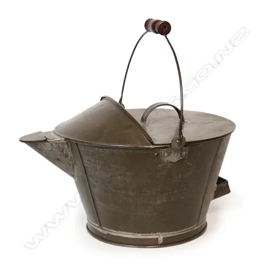 A large squat c.1900 Kreamer 16 milk bucket,