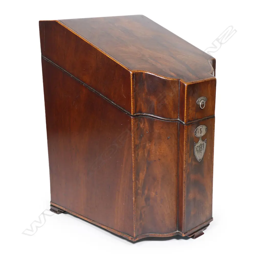 A Georgian mahogany knife box, Image 1++