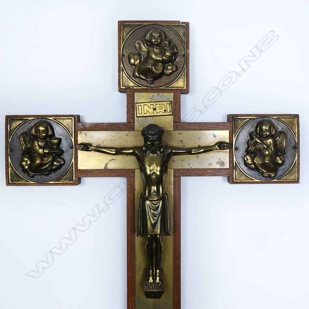 A vintage oak and brass crucifix, Image 1++