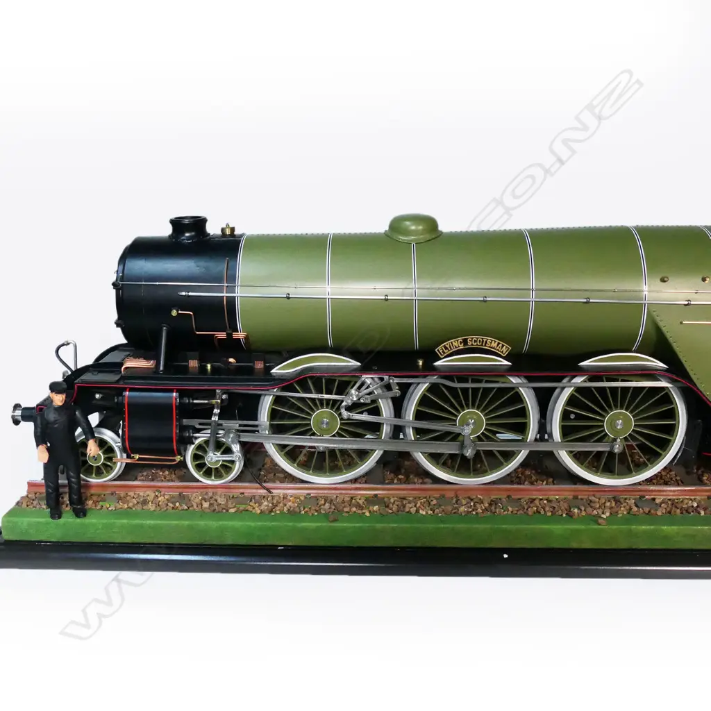 A large-scale model of The Flying Scotsman steam train by John Borrows, Image 1++