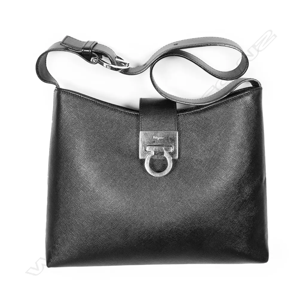 A Ferragamo Trifolio shoulder bag, Image 1++