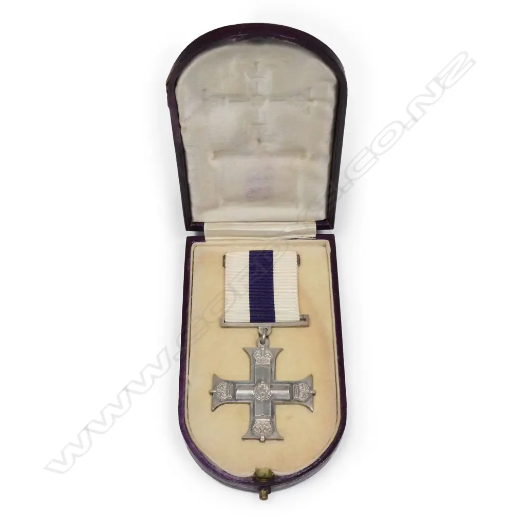 A boxed Military Cross, Image 1++