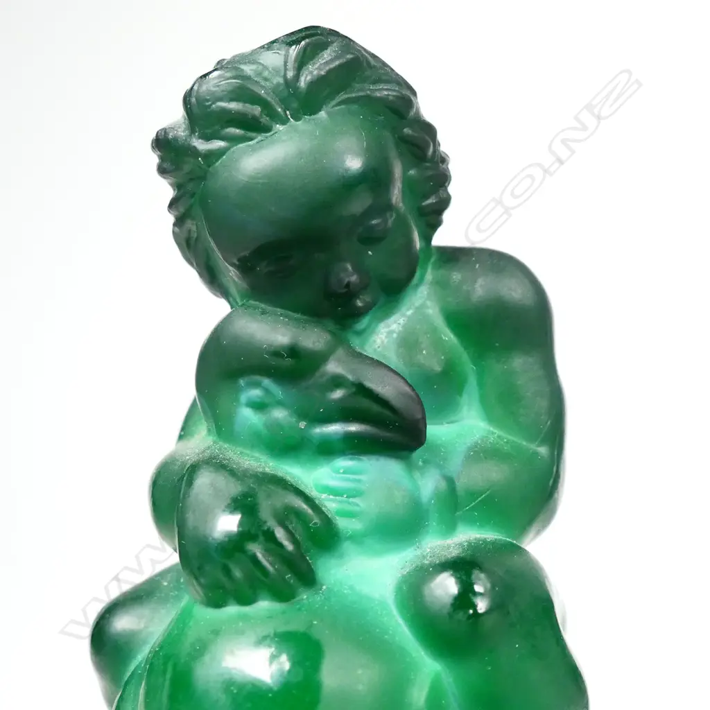 An Art Deco Czechoslovakian malachite glass lidded bowl, Image 1++
