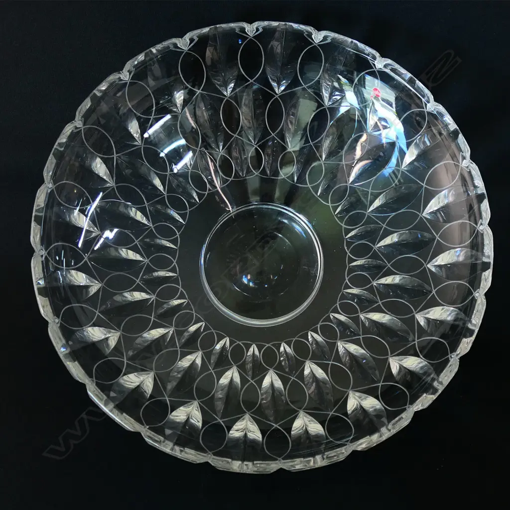 A Clyne Farquharson flared glass bowl for Walsh, Image 1++