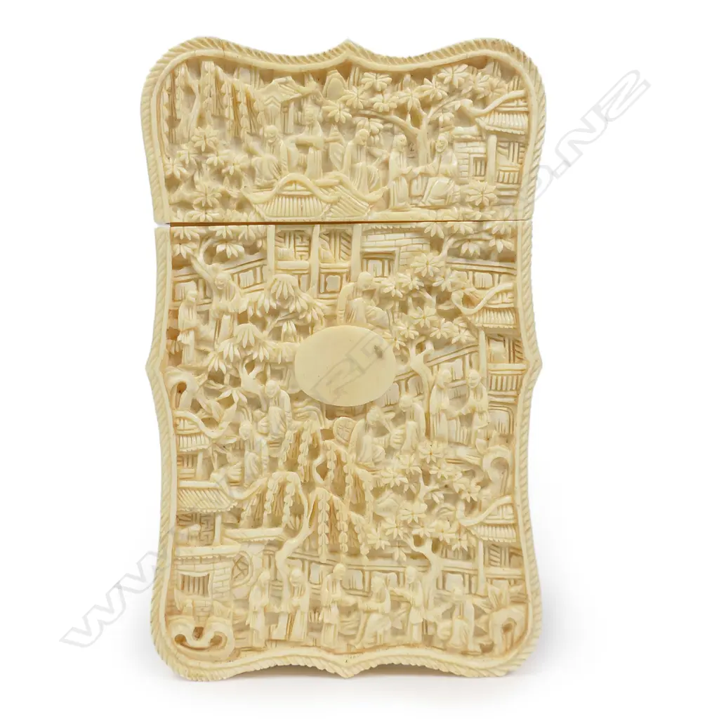 A 19thC ornately carved ivory card case, Image 1++