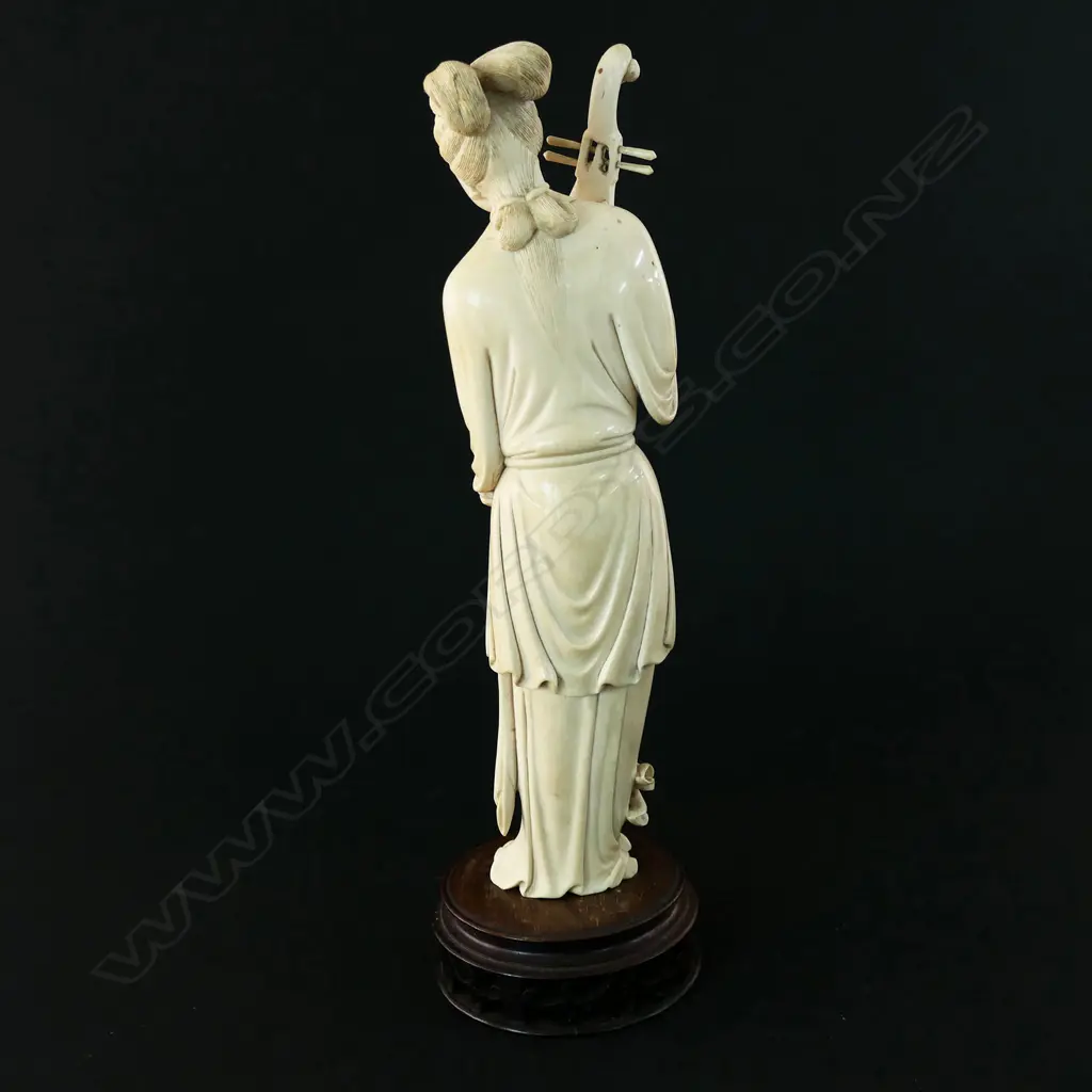A Chinese ivory figurine, Image 1++
