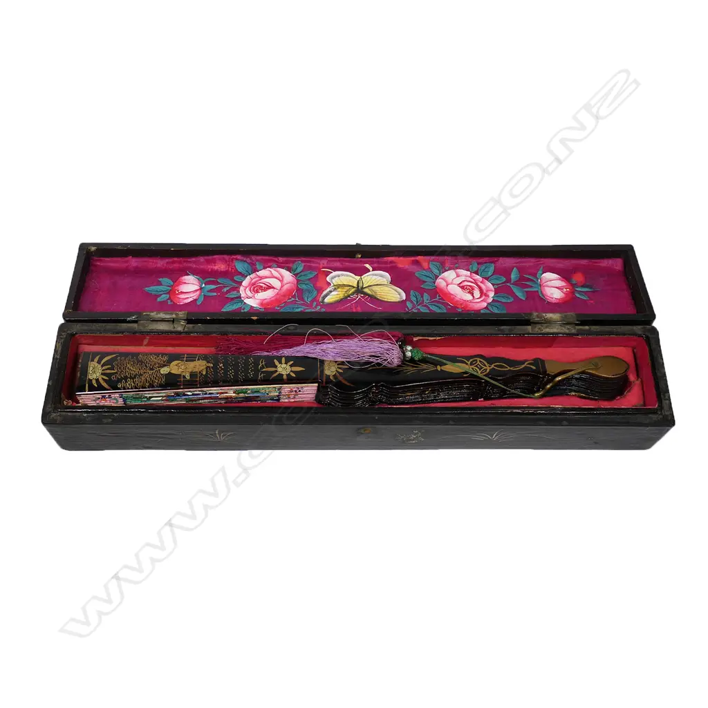 A good 19thC Chinese black lacquer and painted fan in box, Image 1++