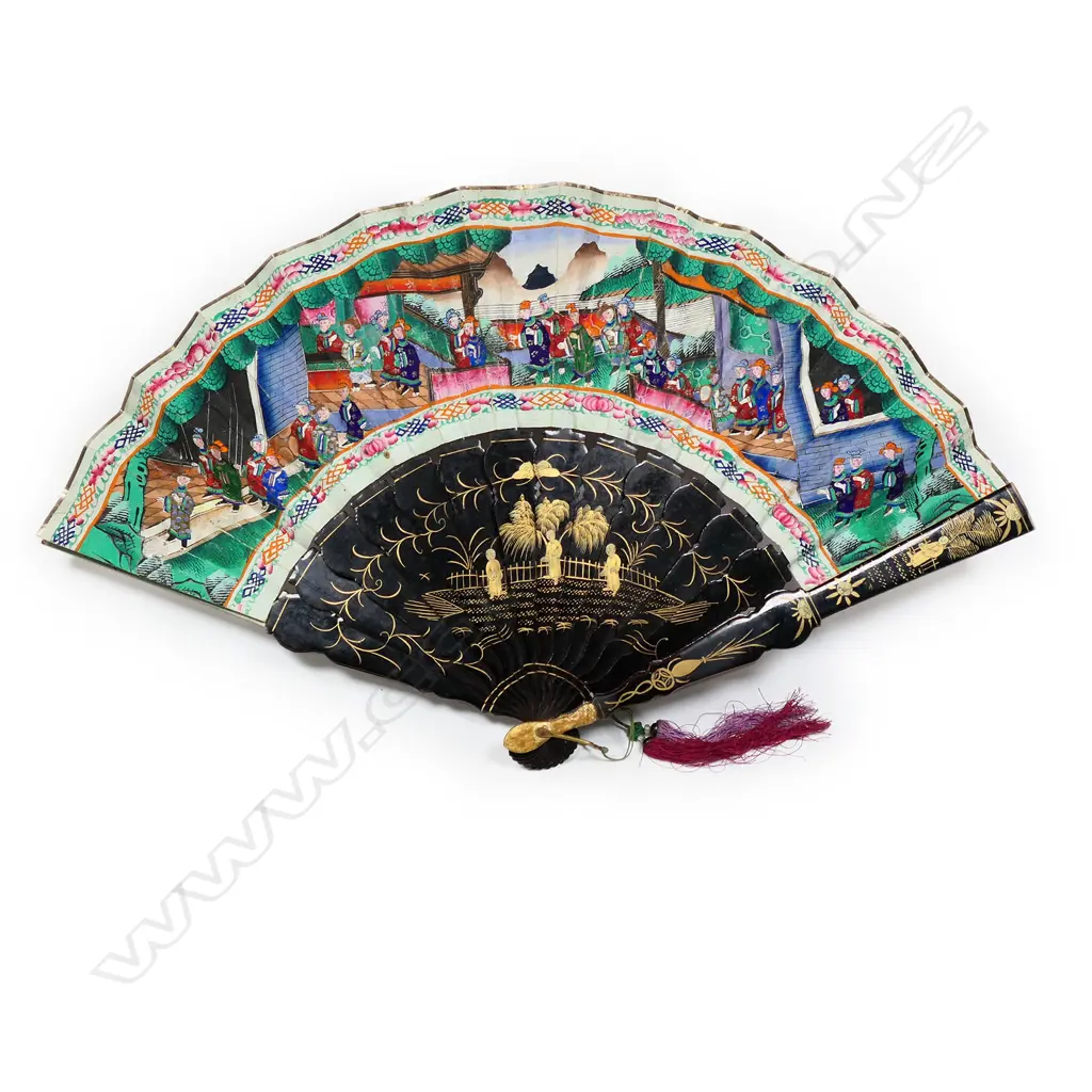 A good 19thC Chinese black lacquer and painted fan in box, Image 1++