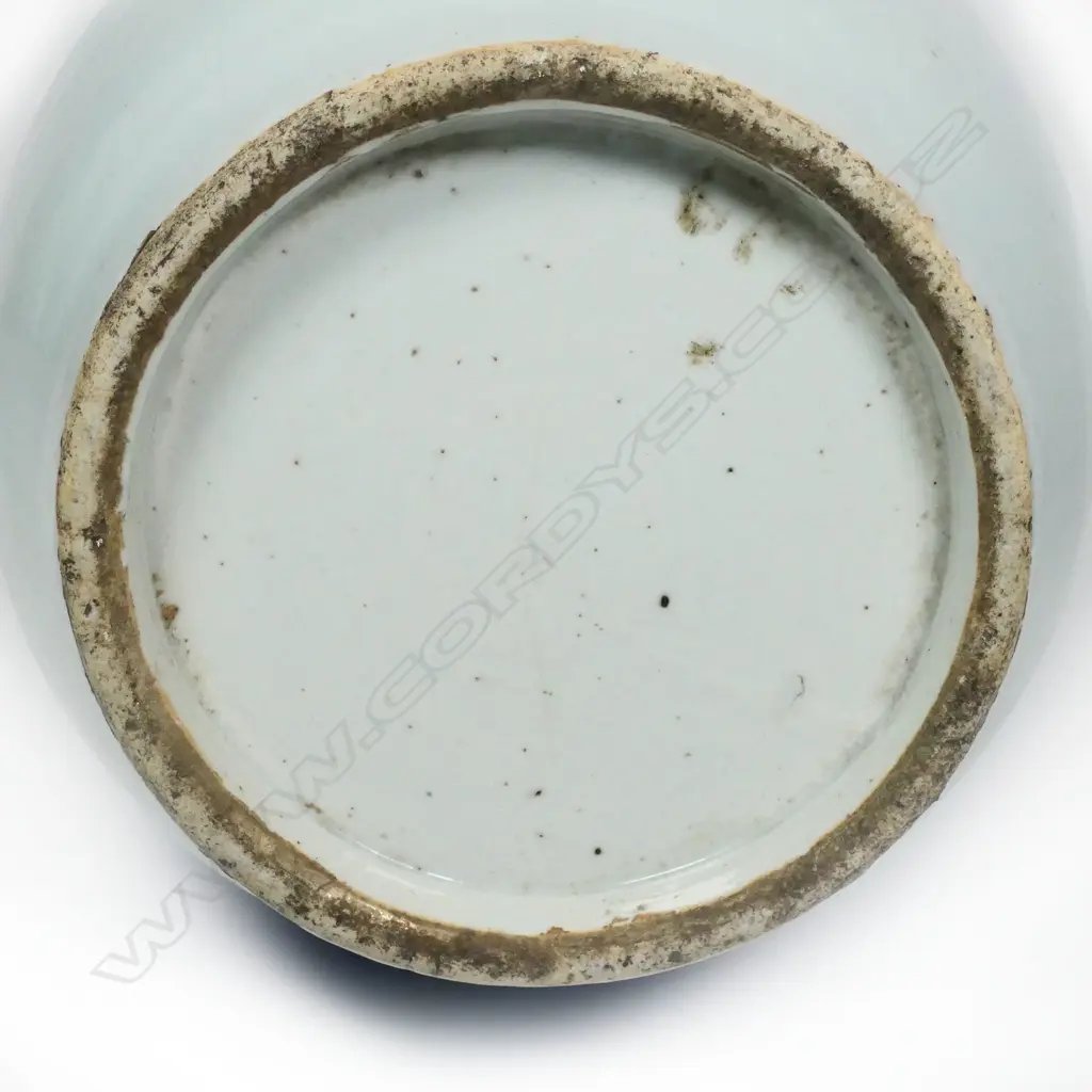 A Chinese blue and white vase on stand, Image 1++