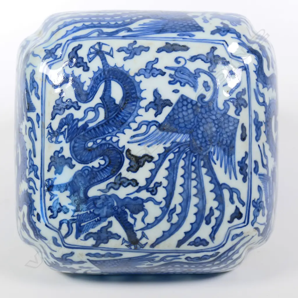 A Chinese blue and white square lidded box, Image 1++