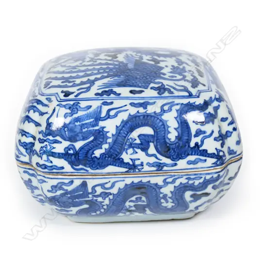 A Chinese blue and white square lidded box,