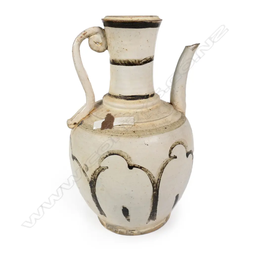 A Chinese provincial pottery wine ewer, Image 1++