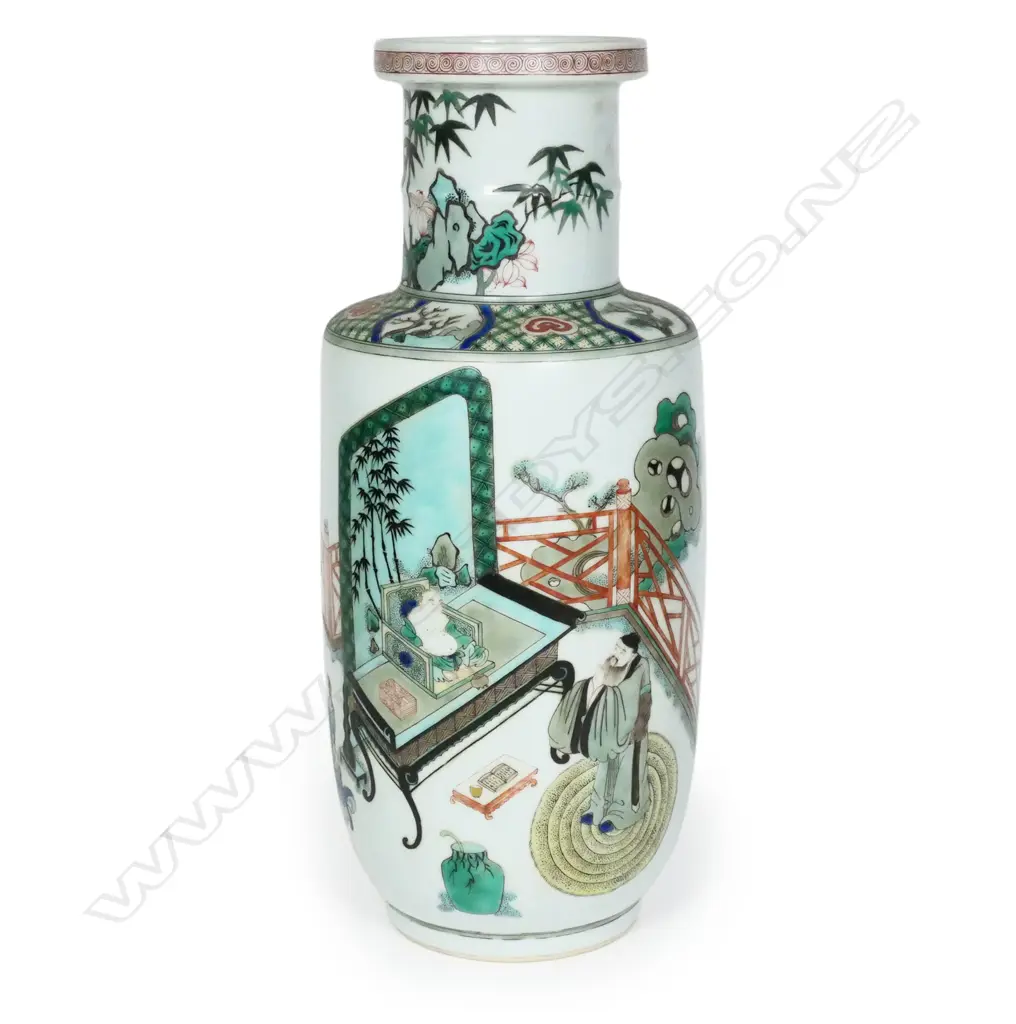 A Chinese tall porcelain famille verte vase, Image 1++