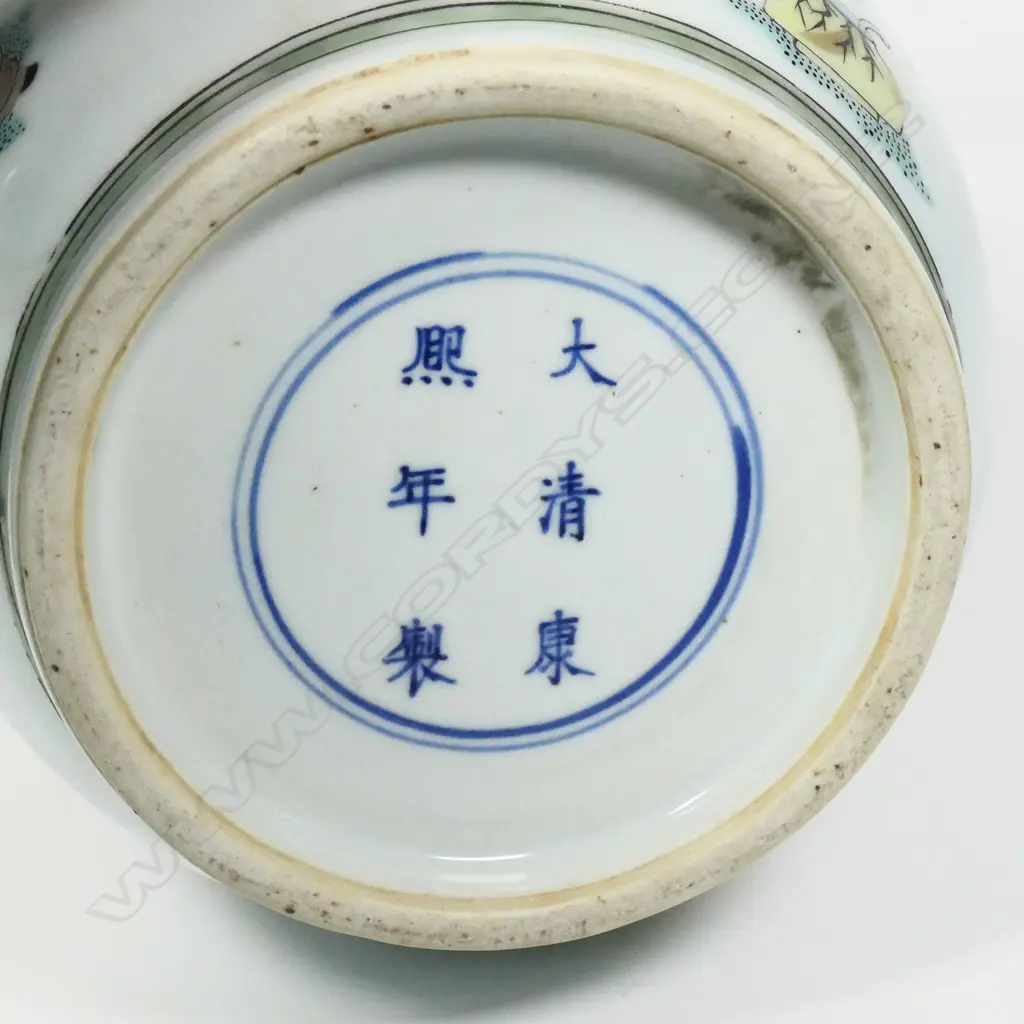 A Chinese tall porcelain famille verte vase, Image 1++