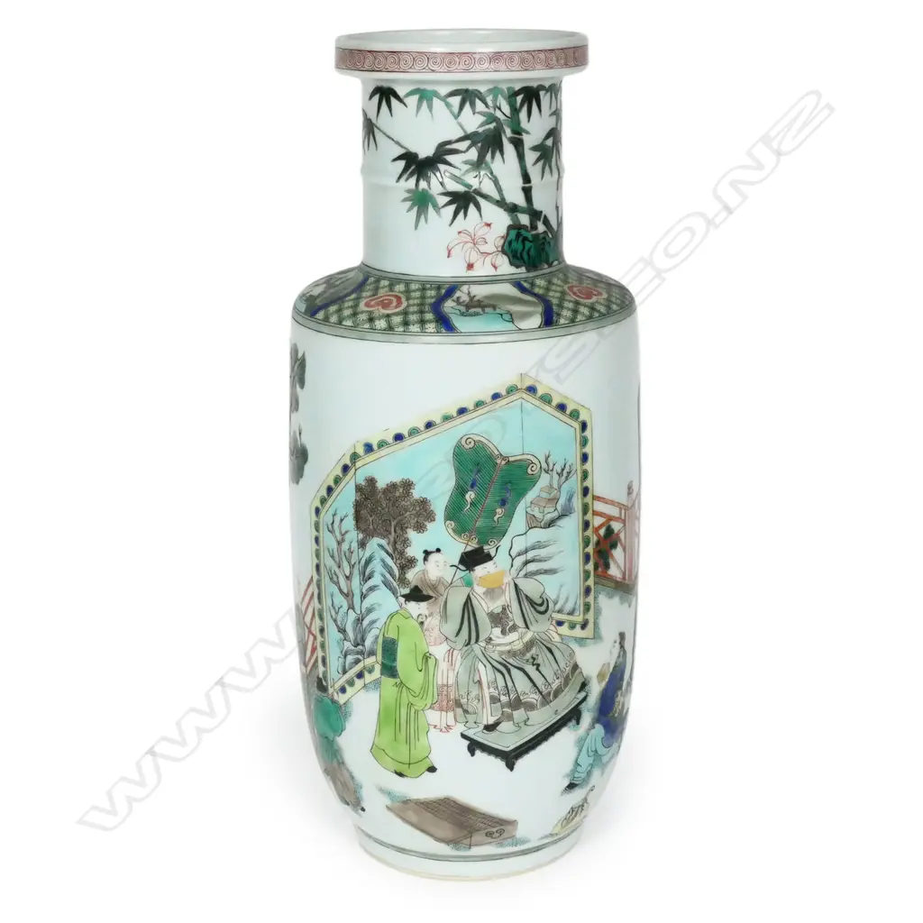 A Chinese tall porcelain famille verte vase, Image 1++
