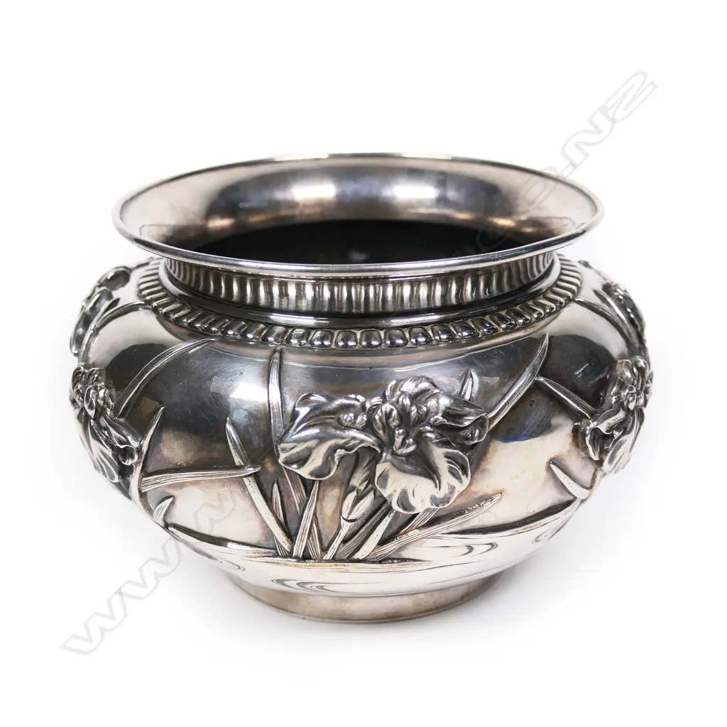 A Japanese Meiji period silver iris bowl, Image 1++