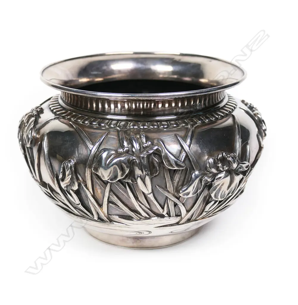 A Japanese Meiji period silver iris bowl, Image 1++