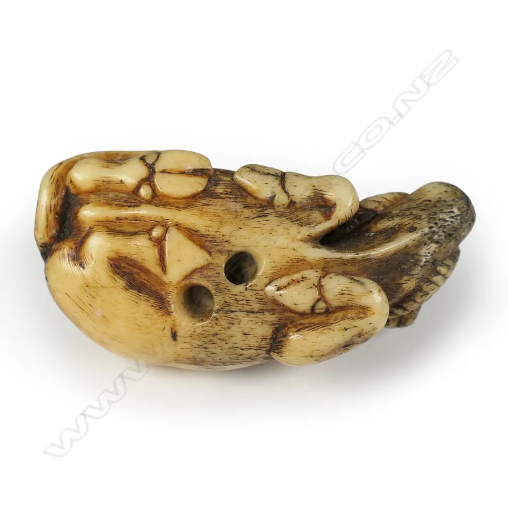 An antique carved antler netsuke, Image 1++
