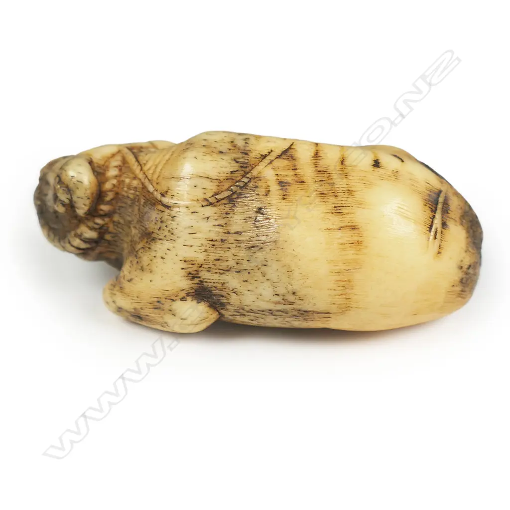 An antique carved antler netsuke, Image 1++