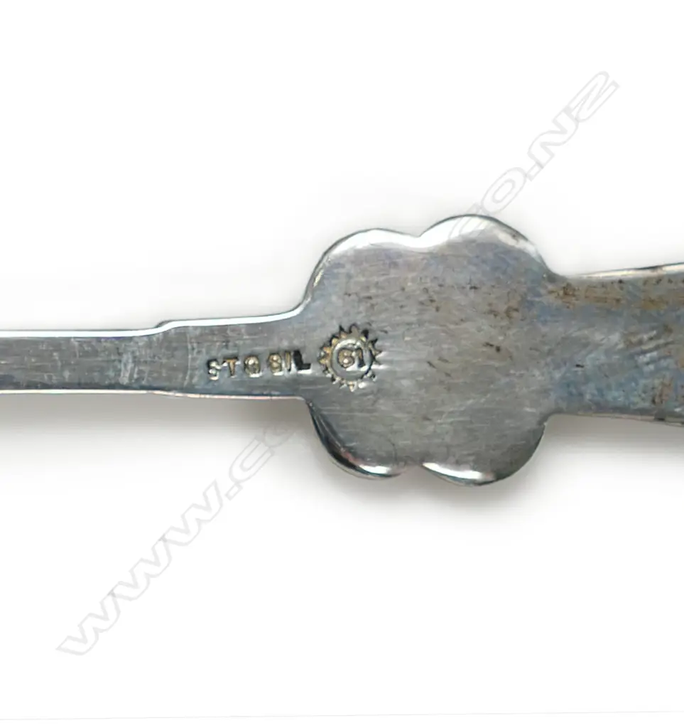 A set of six New Zealand Māori themed silver and pounamu coffee spoons, Image 1++