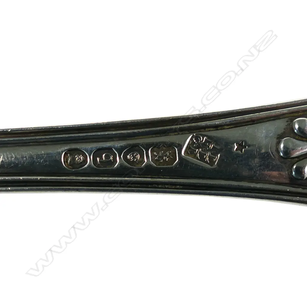 A heavy William IV silver soup ladle, Image 1++