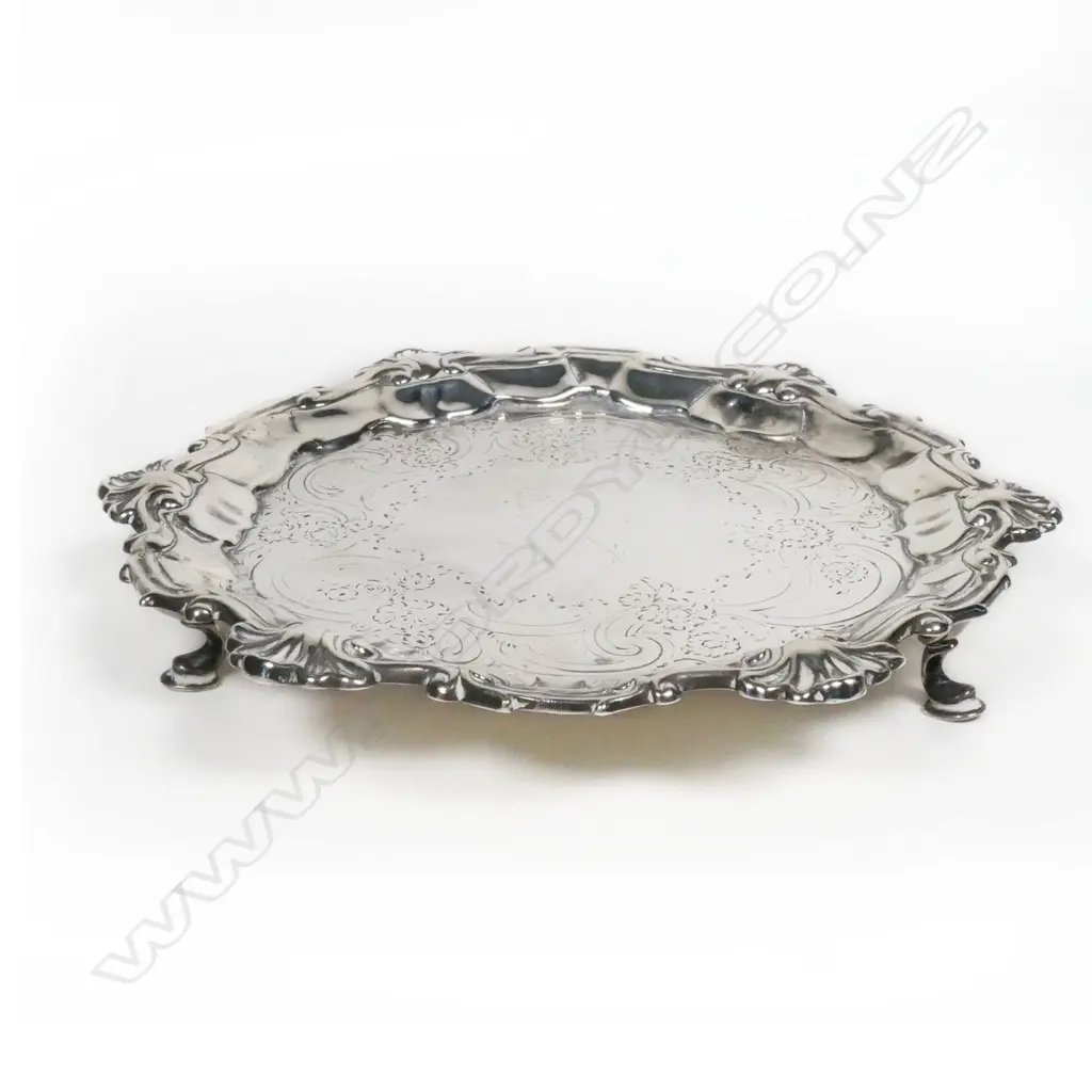 A George II silver waiter, Image 1++