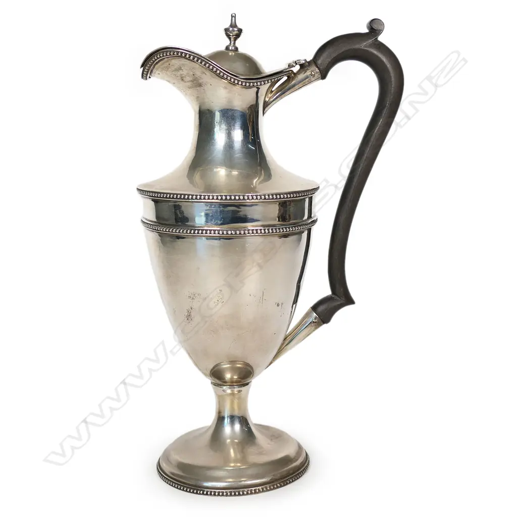 An Edwardian silver wine ewer, Image 1++