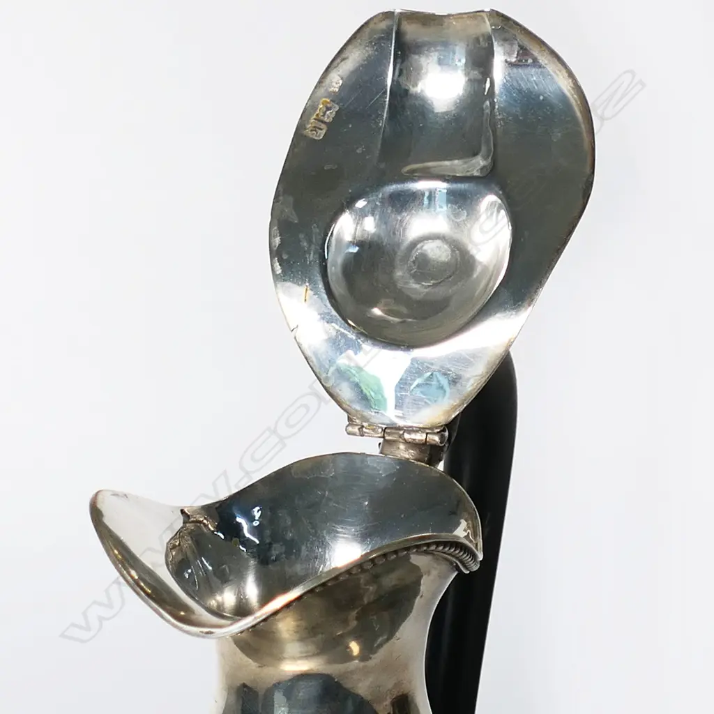 An Edwardian silver wine ewer, Image 1++