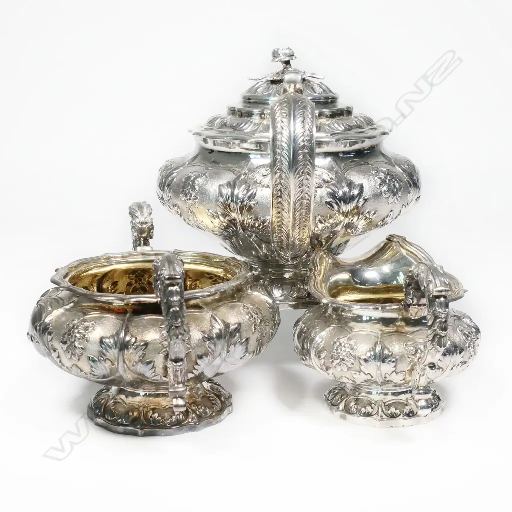 A George IV silver three piece footed tea set, Image 1++