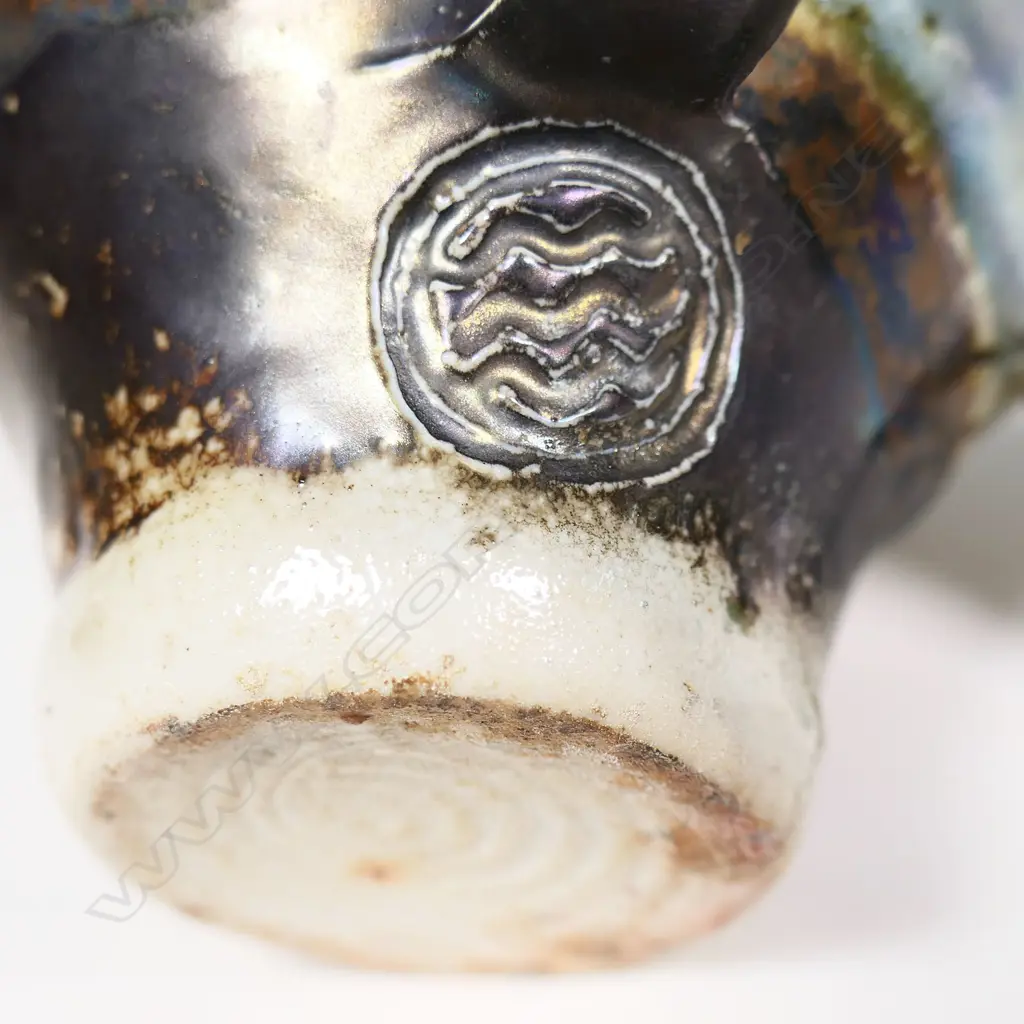 Denis O'Connor stoneware sculpted cup 'Smiling Dizzy Fish', Image 1++