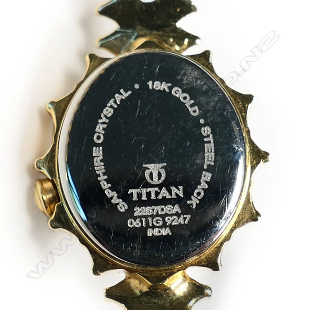 A vintage Nebula 18ct yellow gold and diamond wristwatch, Image 1++