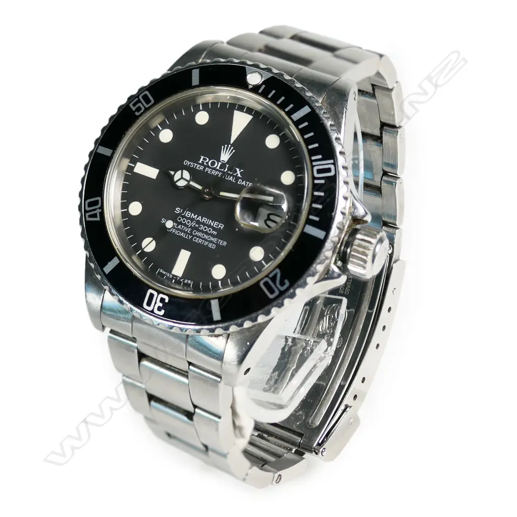 A gent's stainless steel Rolex Submariner Date 16800 wristwatch. Image 1++