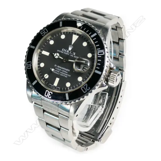 A gent's stainless steel Rolex Submariner Date 16800 wristwatch.