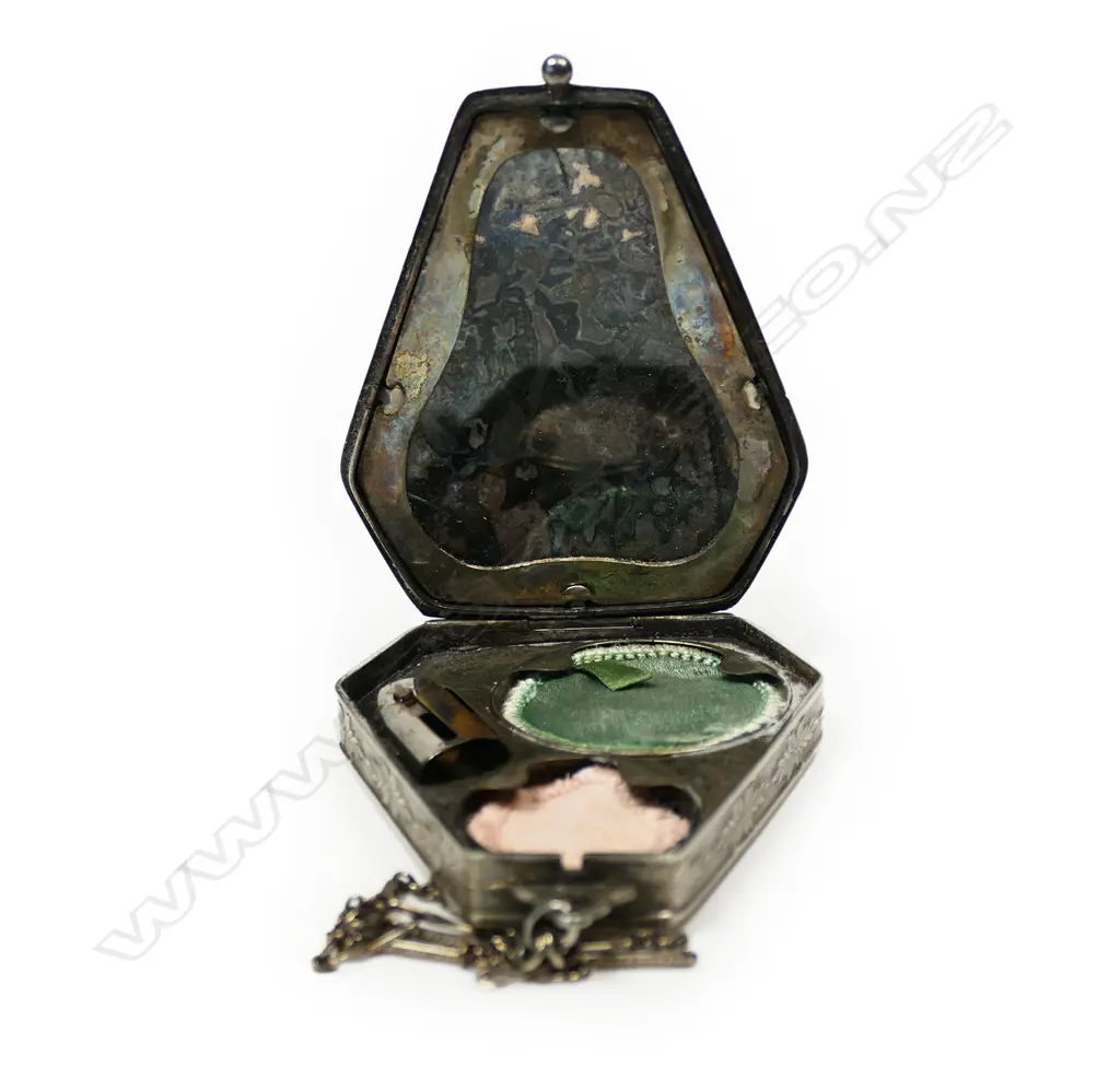 An Art Deco period French silver and enamelled lady's compact, Image 1++