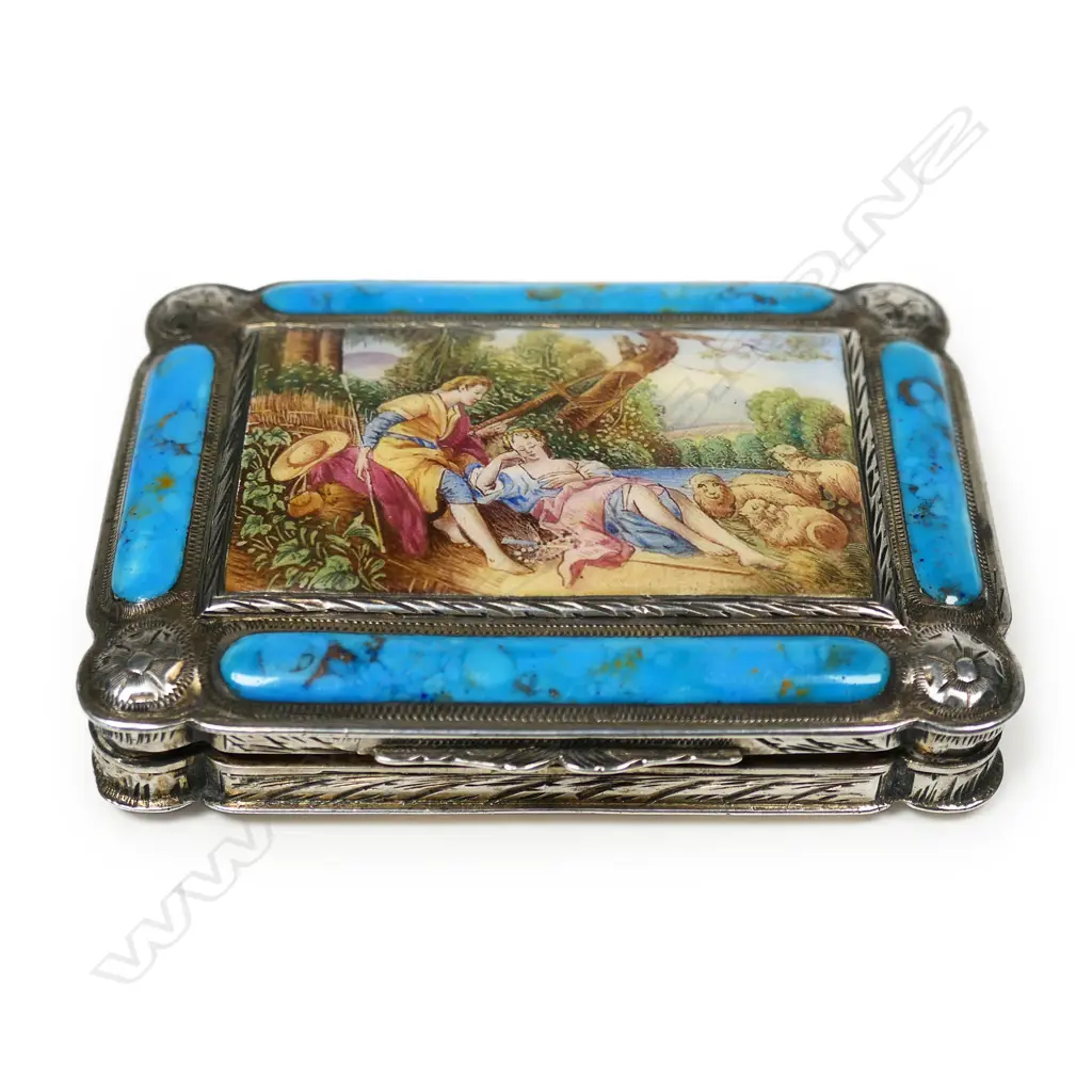 A 19thC European silver and pictorial enamel table snuff box, Image 1++