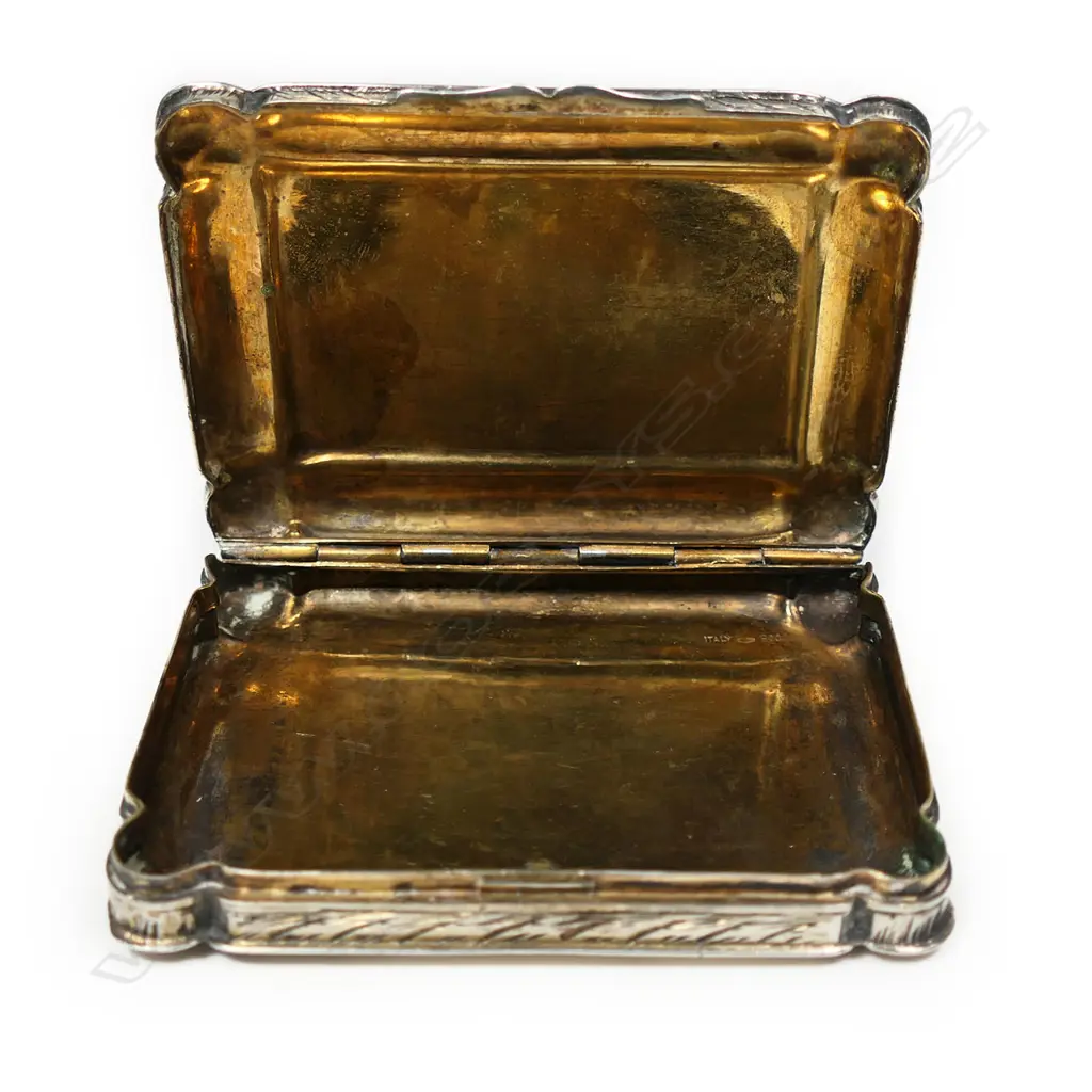 A 19thC European silver and pictorial enamel table snuff box, Image 1++