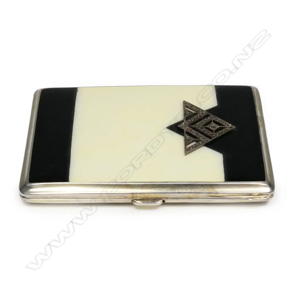 A European silver and enamel Art Deco cigarette case, Image 1++