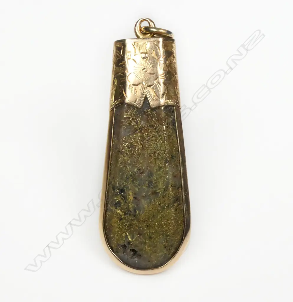 A c.1900 15ct gold mounted gold bearing quartz pendant, Image 1++