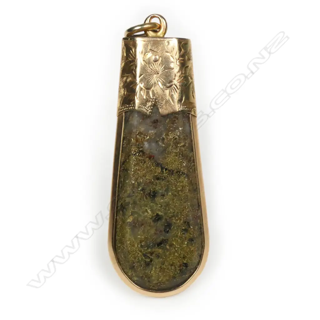 A c.1900 15ct gold mounted gold bearing quartz pendant, Image 1++