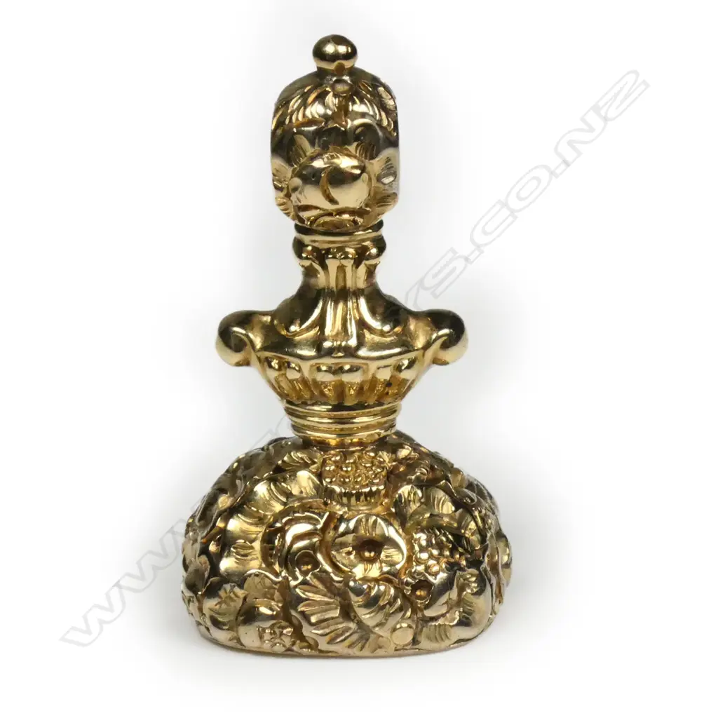 A 19thC 15ct yellow gold decorative fob seal, Image 1++