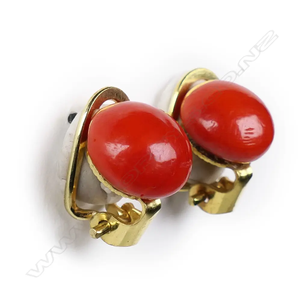 A vintage red twig coral parure, Image 1++