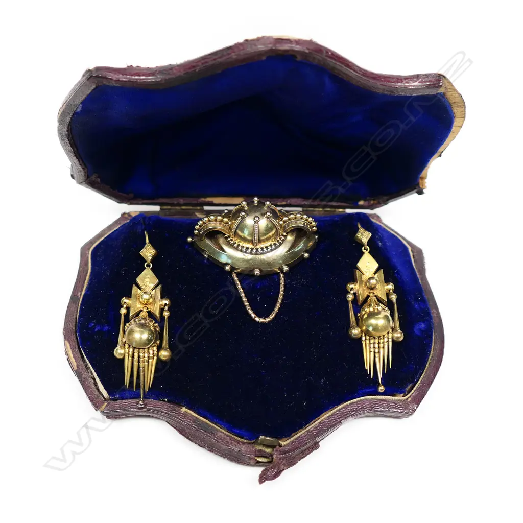 A Victorian 9ct gold parure jewellery suite, Image 1++