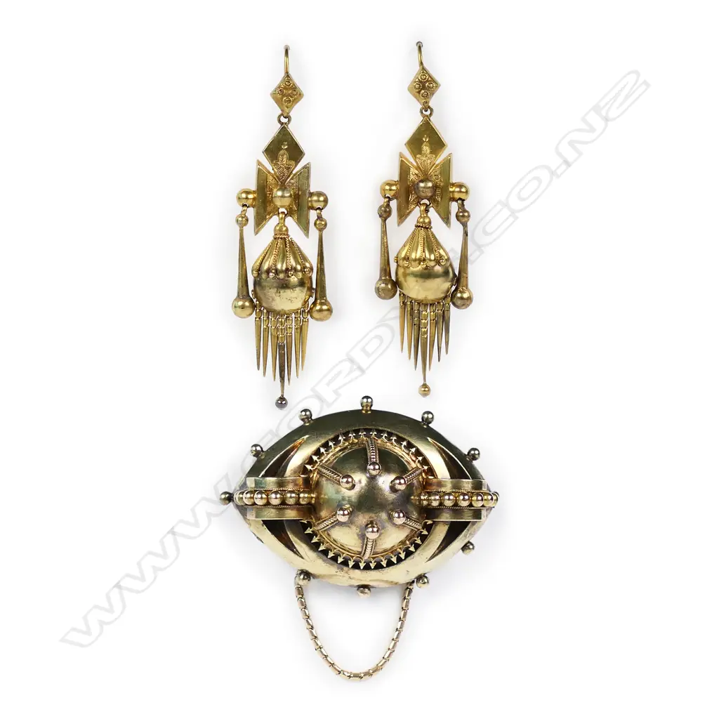 A Victorian 9ct gold parure jewellery suite, Image 1++