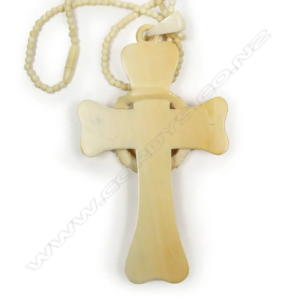 A vintage carved ivory locket, Image 1++